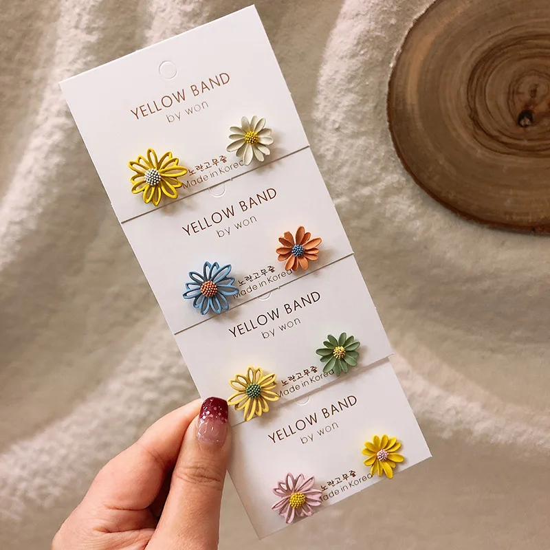 Pendientes asimétricos de margaritas para mujer, joyería coreana, aretes pequeños de flor linda, pendiente dulce de moda, 2021