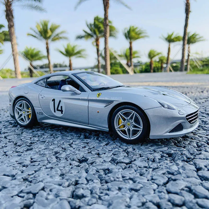 Bburago 1:18 Ferrari California T 70th #14 #6   Anniversary Edition simulation alloy car model crafts decoration collection toy