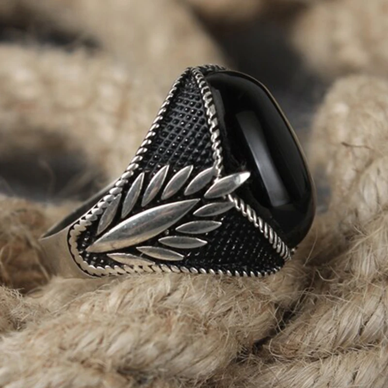 2024 Vintage Black Agate Stone Finger Rings For Men Accessories Fashion Handmade Carved Pattern Men Rings Wedding Jewelry Gift