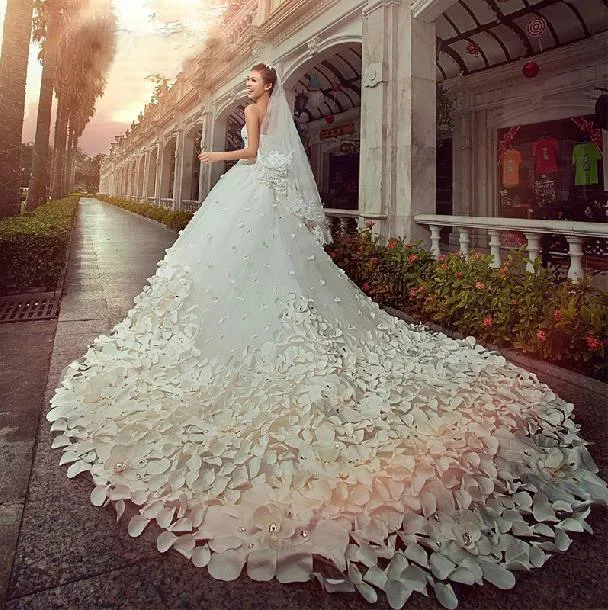 Personalizado 2025 apliques De lujo rebordear tren De la catedral vestidos De novia flores De cristal vestidos De novia bata De boda