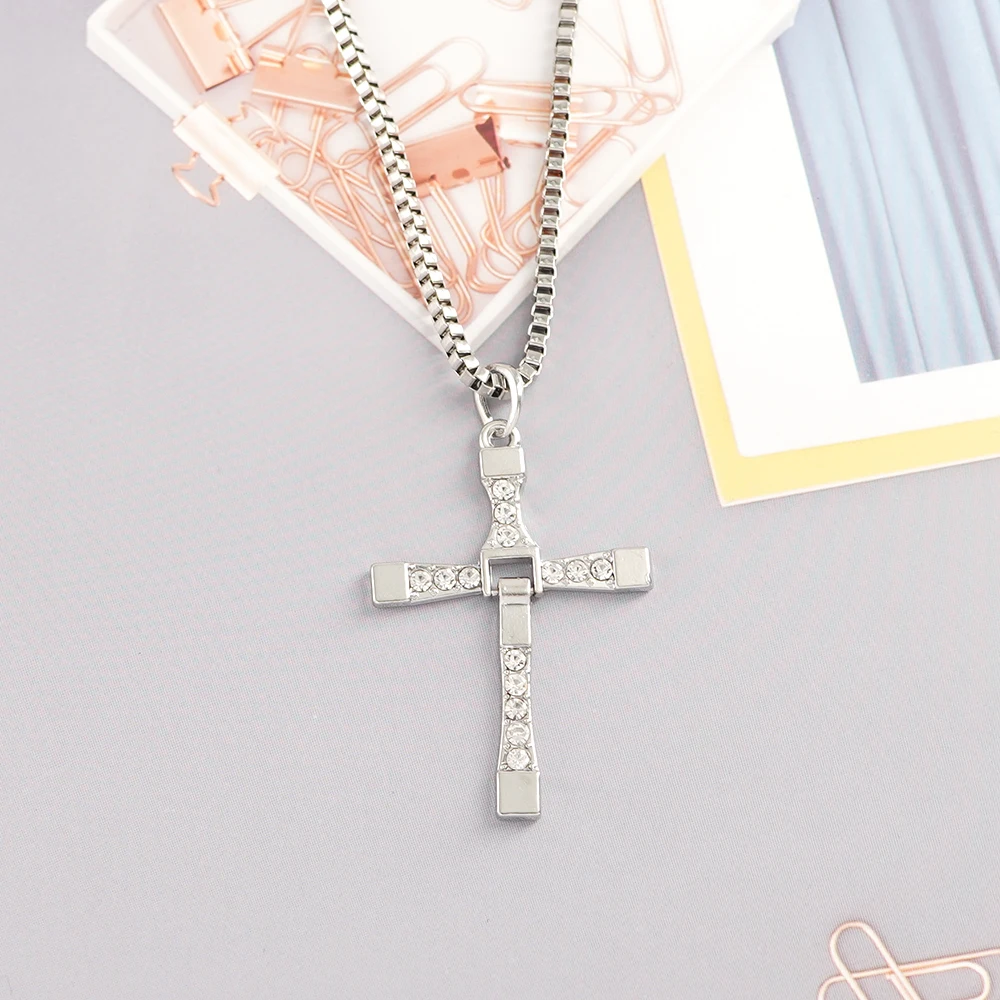 Fast And Furious 6 7 8 Hard Gas Actor Hip Hop Dominic Toretto Cross Necklace Pendant For Men Friend Gift Fashion Jewelry