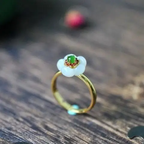 Nuovo anello intarsiato in argento naturale Hotan con fiore di giada bianca anello in stile cinese con design di tribù di corte gioielli da donna di marca