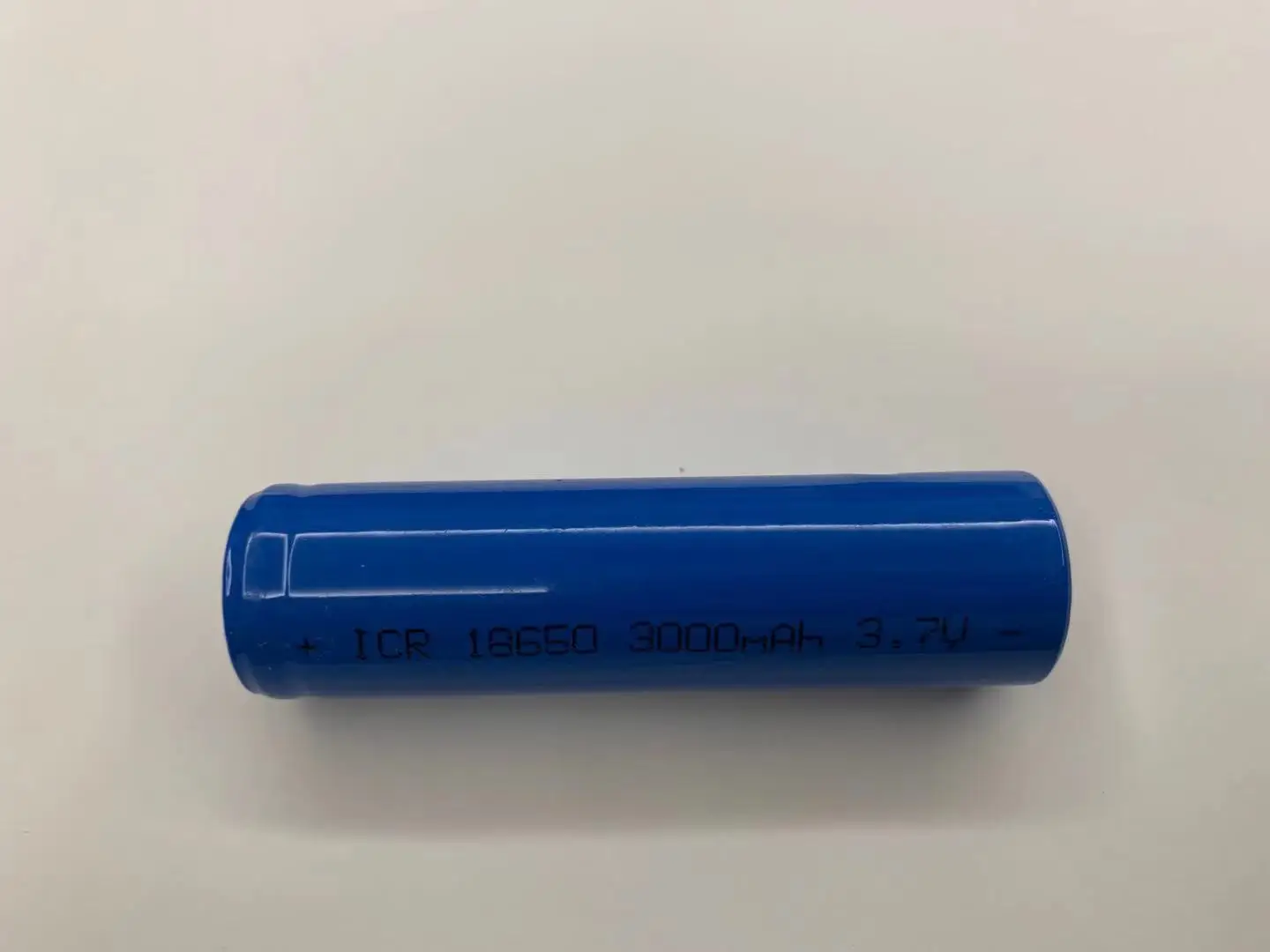 New genuine 3.7V polymer lithium rechargeable battery 18650 3000mAh flashlight equipment pointed toy LED solar energy