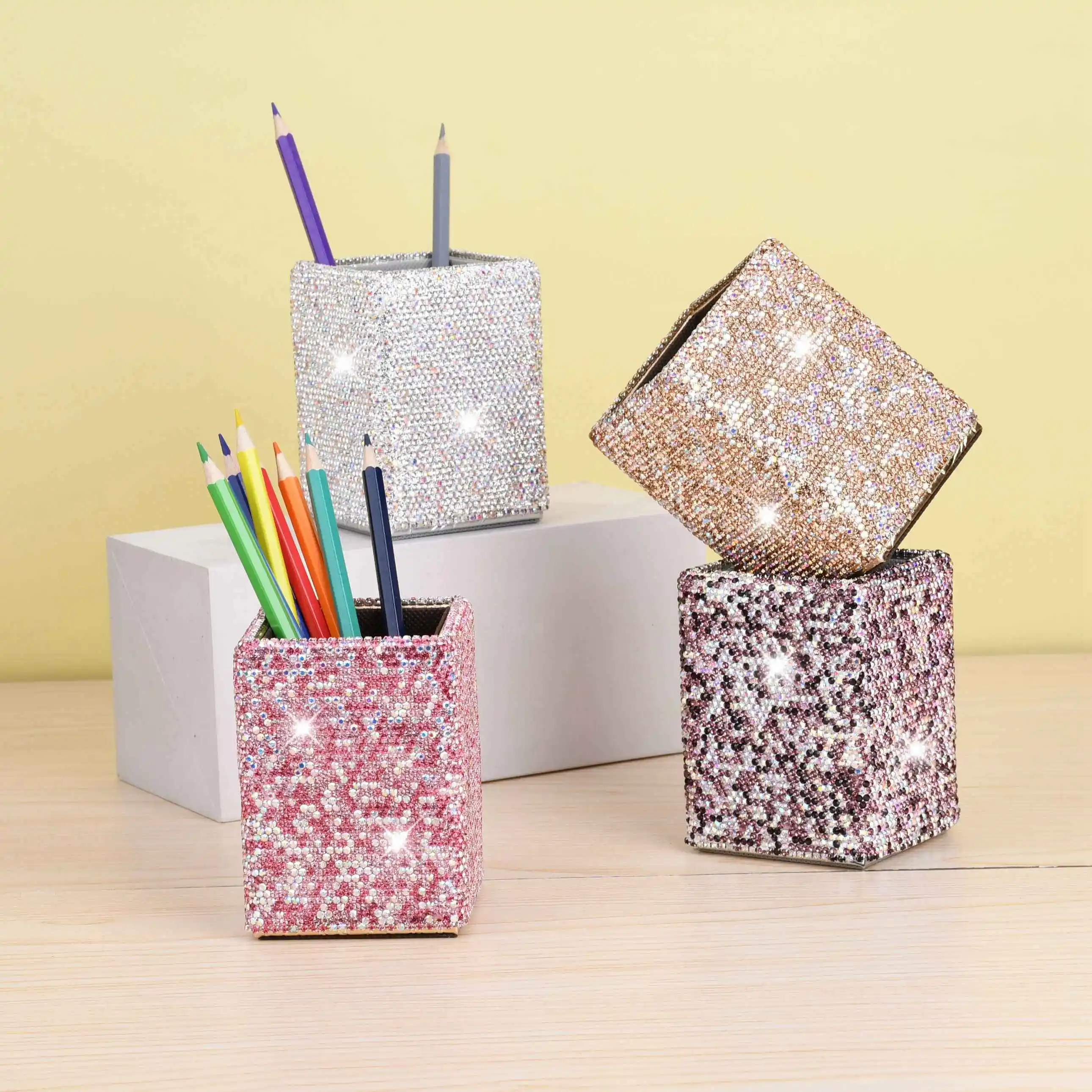 

Shiny PU Rhinestone Pen Holder Pencil Cup Organizer Cup Gift for Desk Office Classroom Home