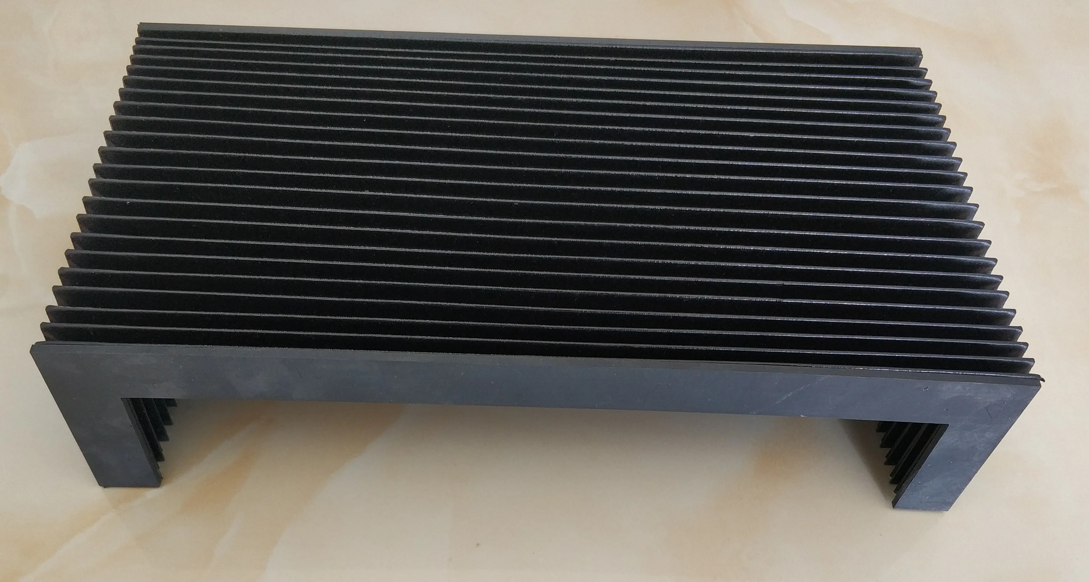Machine tools Y axis rail protection bellows, inner: 405 mm x 60 mm, outer: 435 mm x 75 mm, Lmax :335 mm