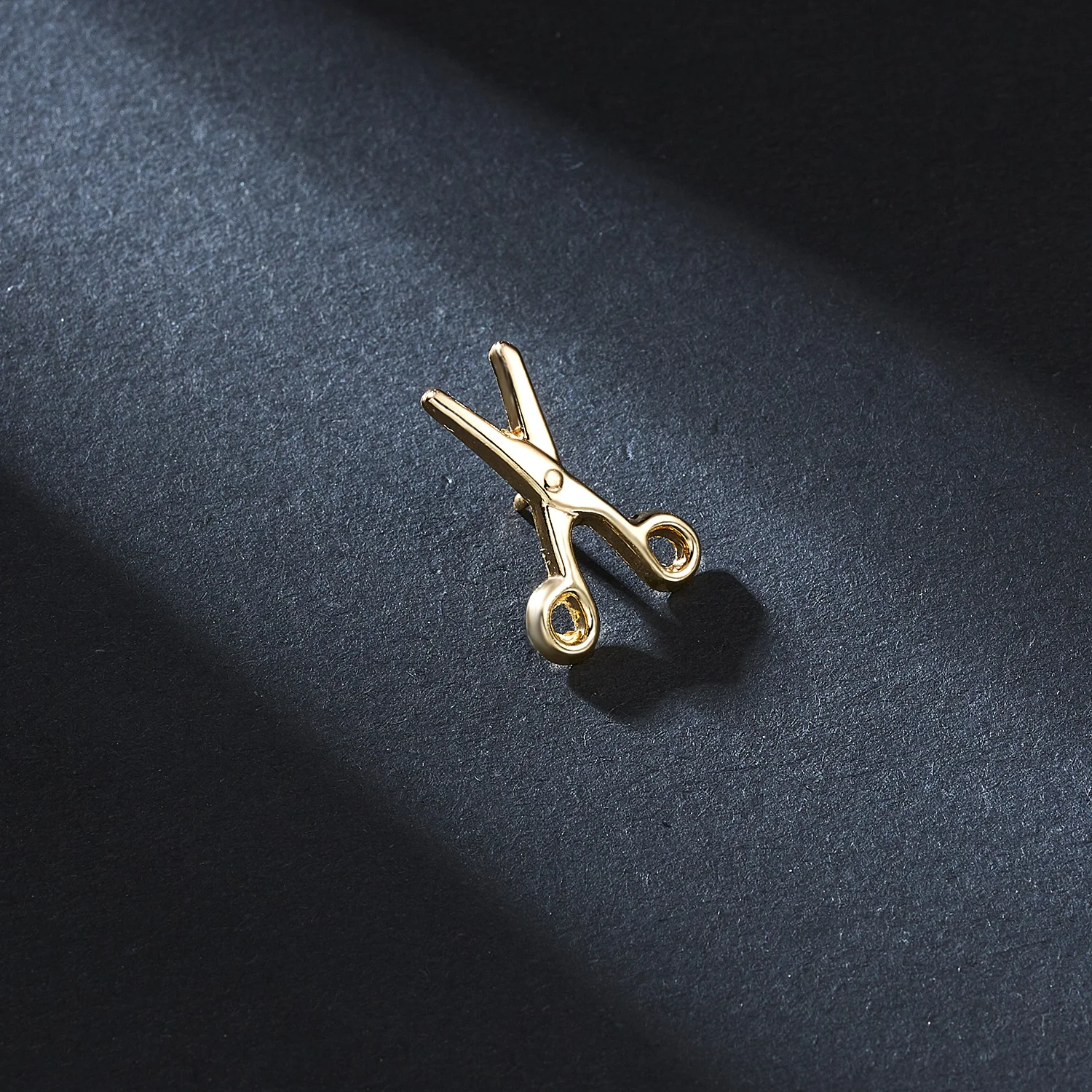 Rinhoo Fashion Alloy Women Men Enamel Brooches Pin Glasses Sunglasses Frame Scissor Aircraft Airplane Badge Lapel Button Jewelry