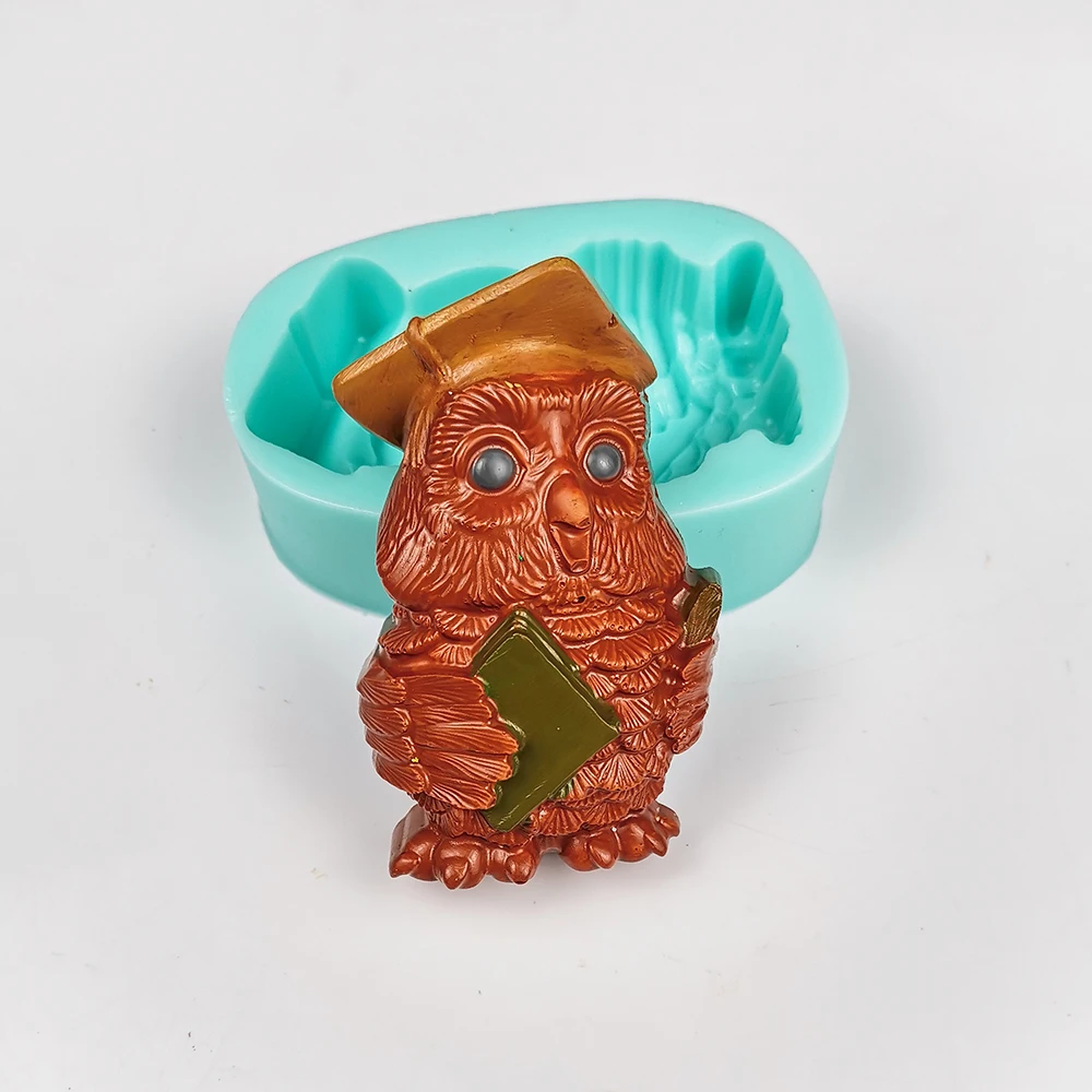 

DW0302 Animal Soap Dr. Owl Creative Soap Candles Clay Resin Moulds Holding A Book DIY Silicone Moulds PRZY