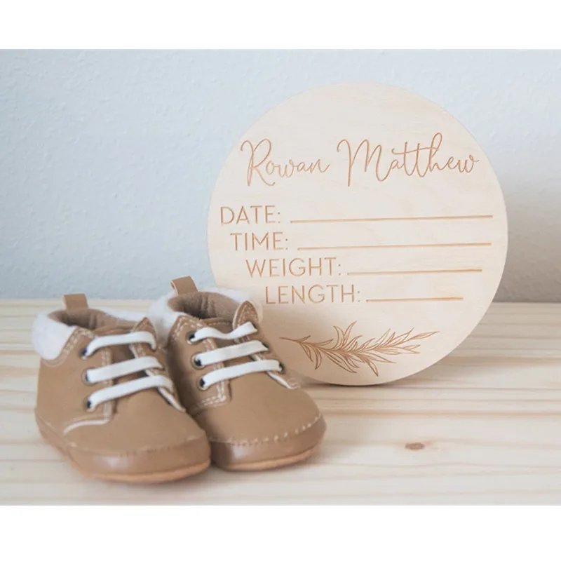 Wooden baby name sign Personalized birth Announcement disc Rustic Nursery decor Newborn props Hospital Welcome tags Baptism gift