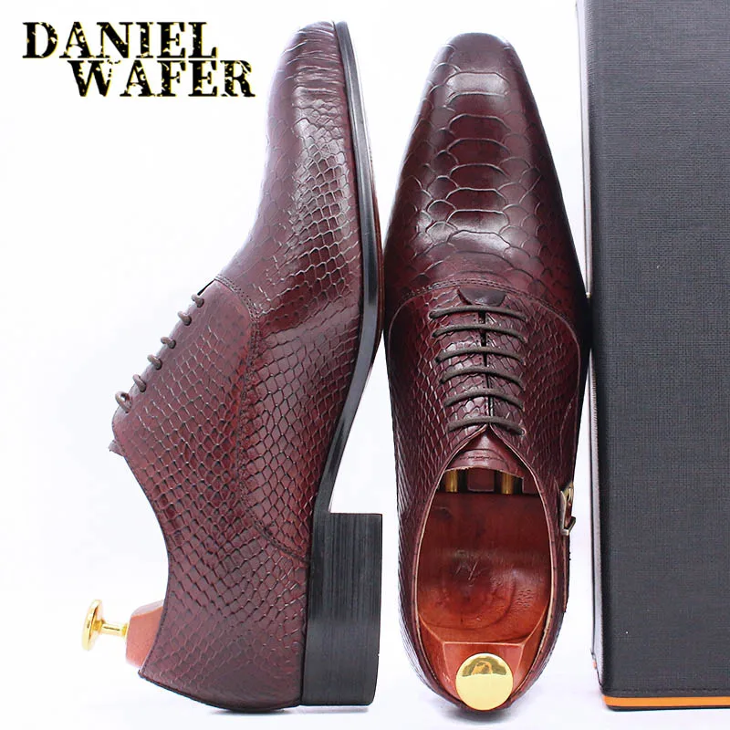 Modische Herren-Lederschuhe mit Schlangenhaut-Aufdruck, klassische Schnürung, Oxford, formell in Wein, Blau, Kaffee, Schwarz – spitze Zehenpartie – Detail 3