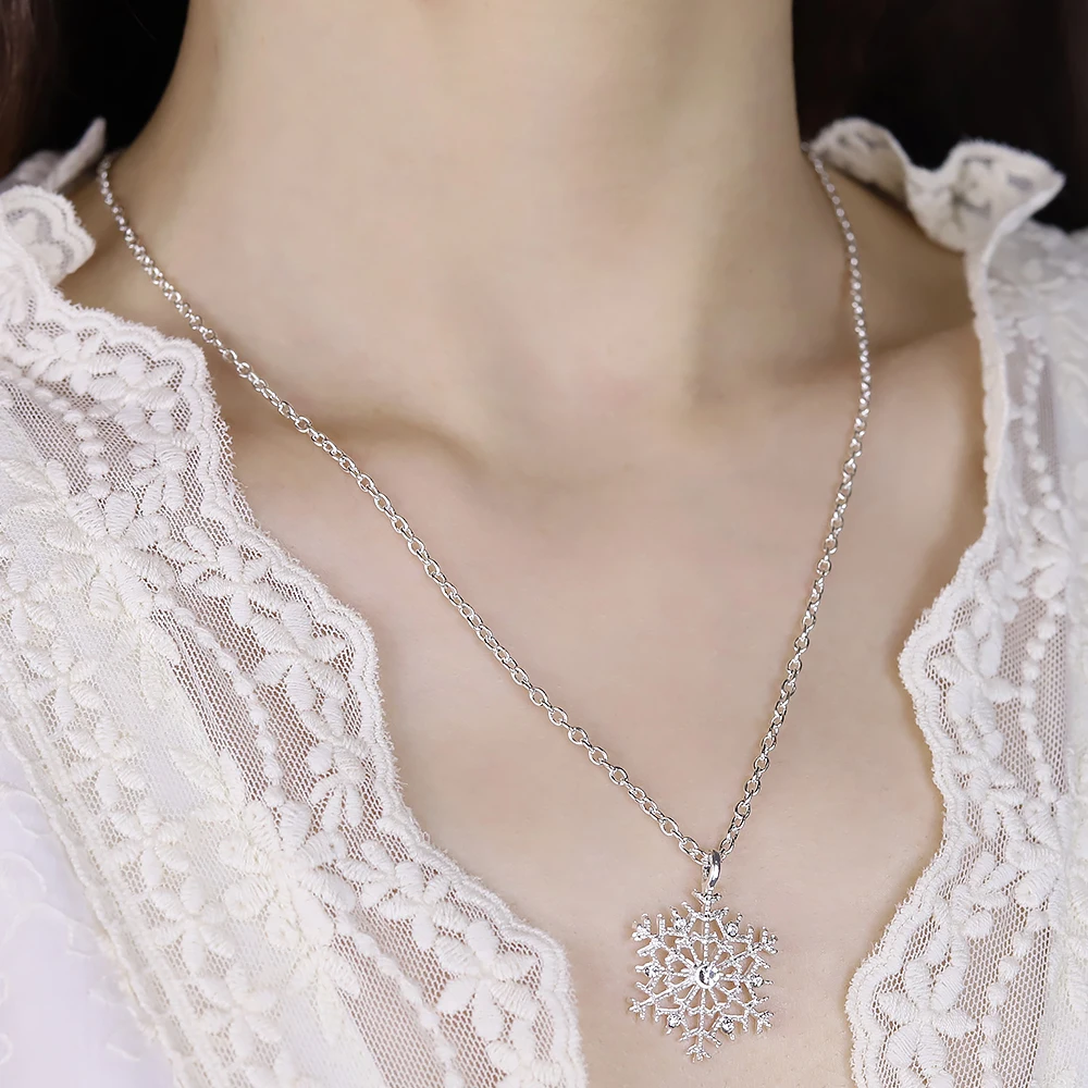 New Fashion Lady Crystal Snowflake Zircon Flower Christmas Necklaces Pendants Jewelry for Women Sweater Necklace Wholesale Bulk