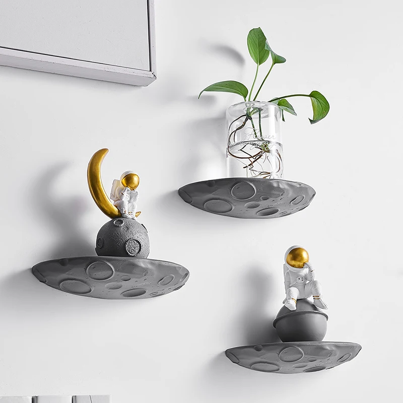 

Simple Resin Sculpture Handicraft Astronaut Model Wall Decoration Rack Home Bedroom Decoration Plant Rack Flower Pot Ornaments