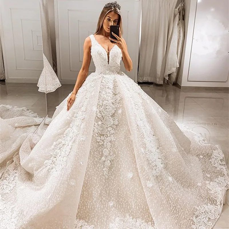 

Sexy V Neck Lace Ball Gown Wedding Dresses 2020 Elegant Spaghetti Straps Cathedral Train Wedding Bridal Gowns Robe De Mariee