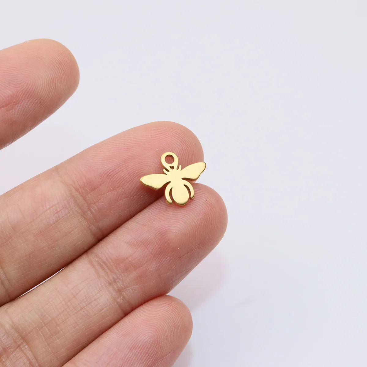 10pcs Wholesale Stainless Steel Pretty Mini Bee Charms Pendant DIY Necklace Earrings Bracelets Unfading Colorless 2 Colors