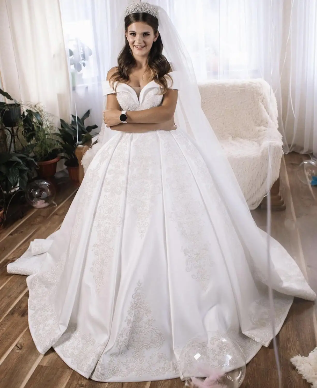 Vestido de novia de satén con Espalda descubierta, vestido de novia con cuello en V, hombros descubiertos, apliques de encaje, cuentas de lentejuelas, largo hasta el suelo