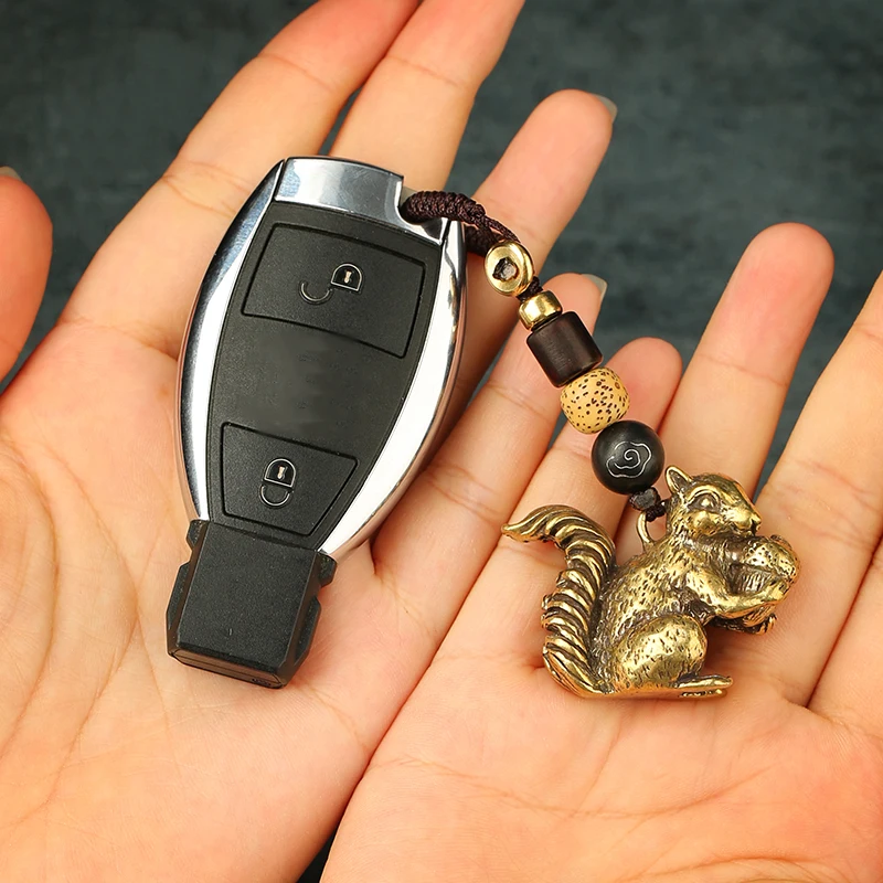 Brass Cute Squirrel Nut Keychain Pendant Trinket Vintage Copper Animal Figurines Car Motorcycle Key Chain Rings Hangings for Bag