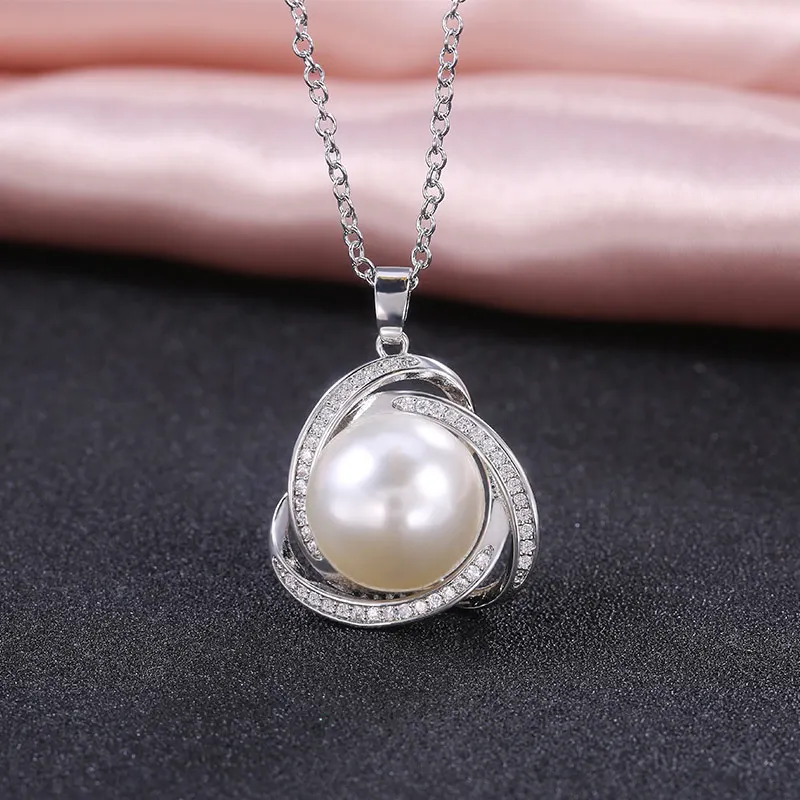 Huitan Classic Triangle Inlaid Round Imitation Pearl Pendant Women Necklace for Engagement Wedding Ceremony Fashion Necklace Hot