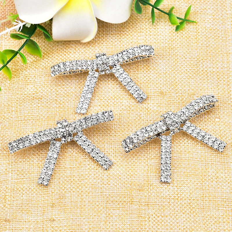 2 sztuk boże narodzenie Rhinestone Bow Knot broszka agrafka jasny kryształ aplikacja DIY kobiety biżuteria do dekoracji odzieży