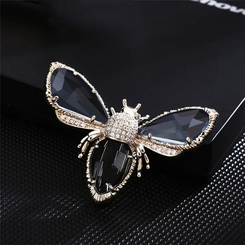 2024 New Fashion Women\'s Top Grade Zircon Crystal Suit Brooch Simple Scarf Button Coat Little Bee Pin Brooch Accessories