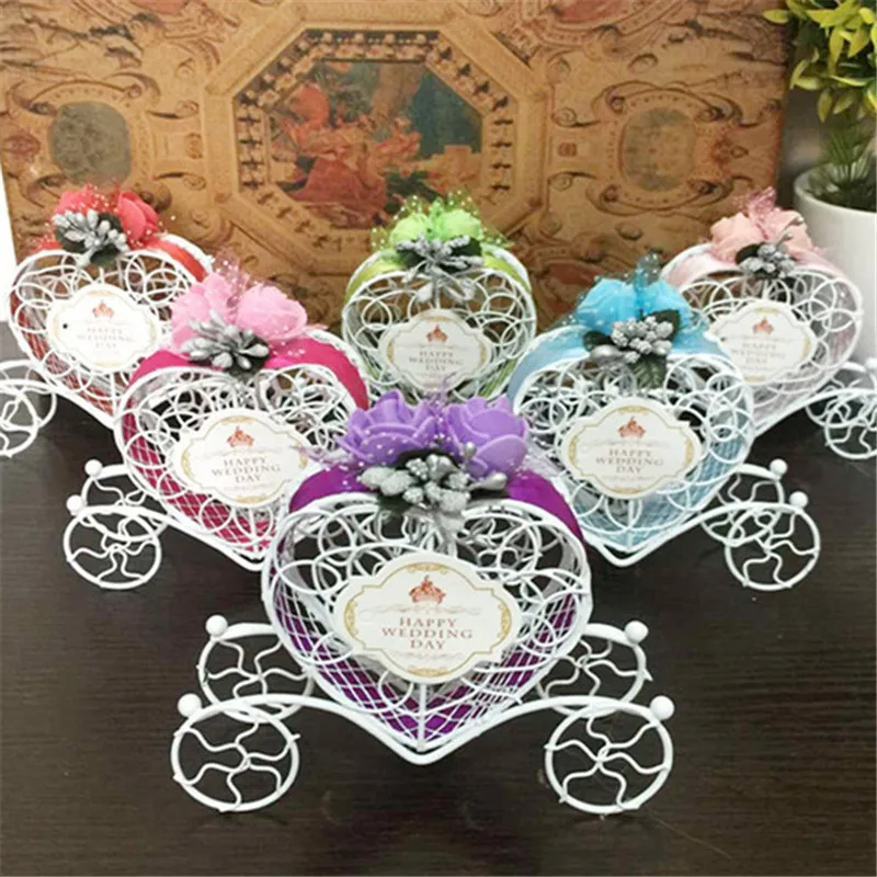 

Wedding Decoration 1PC Romantic European Creative Iron Heart Shape Pumpkin Carriage Wedding Candy Box Favor and Gifts Supplies