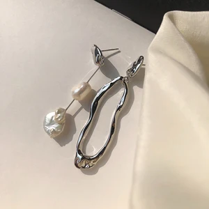 Anting-Anting Asimetris Elegan Baru Mutiara Air Tawar Metalik Anting-Anting Pejantan Panjang Berlebihan Hadiah Perhiasan Pesta Wanita dan Anak Perempuan 10 mutiara air tawar dengan penjualan terbaik - №