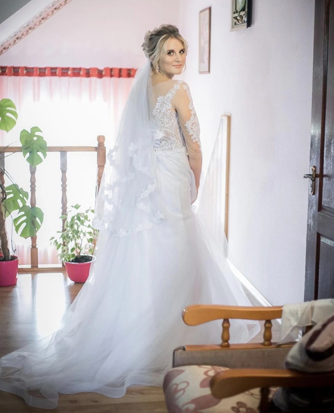 Vestido de casamento linha a sheer neck meia manga rendas apliques contas botão volta tule andar comprimento varredura trem lindo vestido de noiva