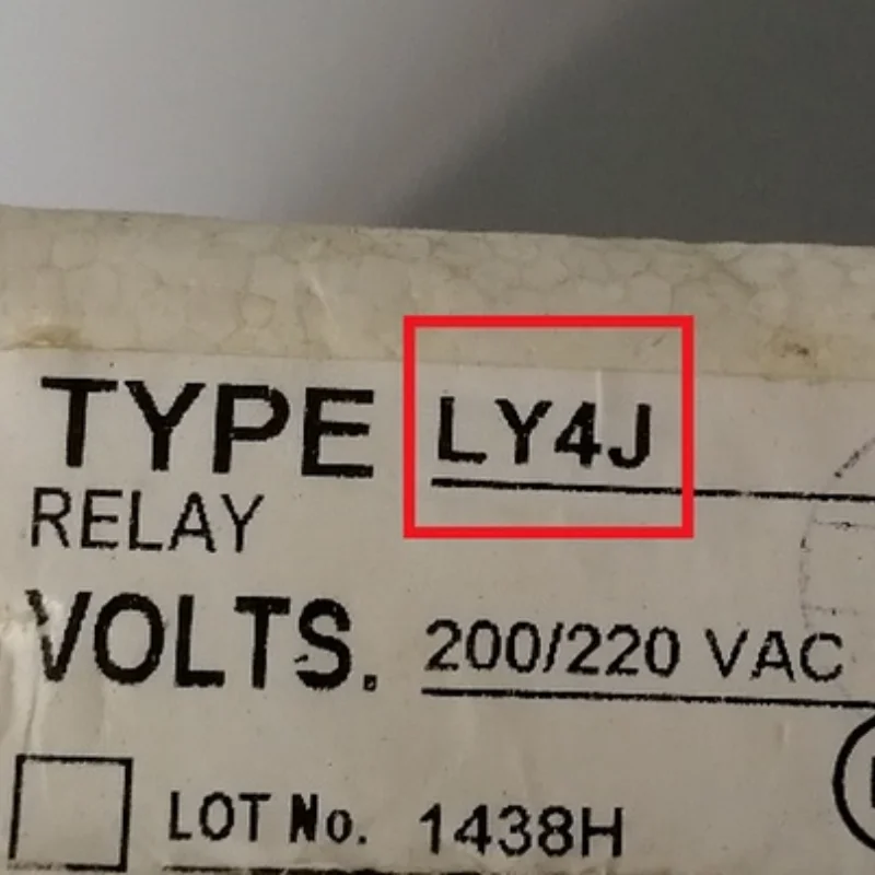 Relè 1pce relè intermedio LY4J 220V