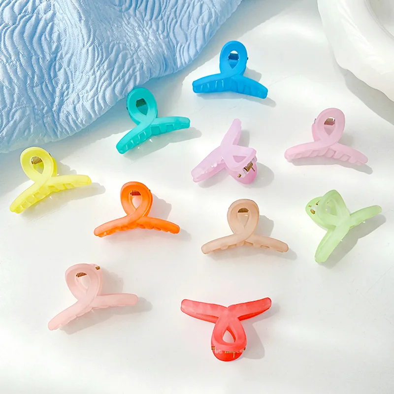 New Candy Matte Small Crab Hair Claw Clips Women Girls Cute 4.5cm Plastic Hair Clamps Barrettes Hairpins Childs Hair Accessories