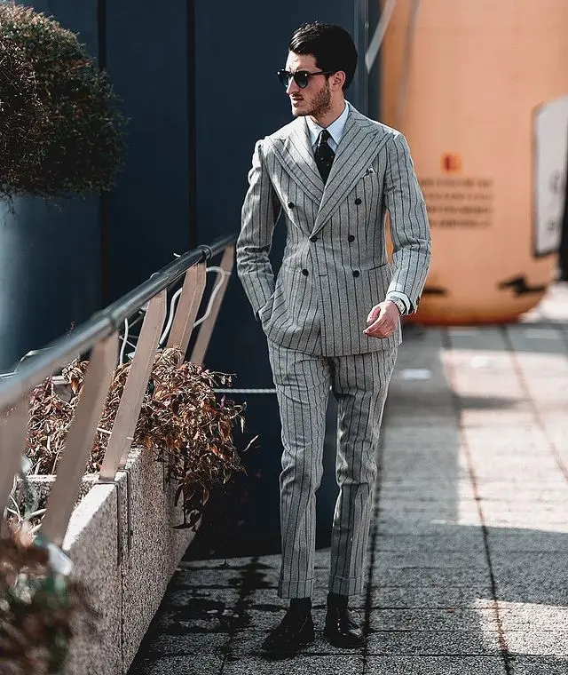 Grey Striped Customized Wedding Tuxedos Slim Fit Double Breasted Jacket Suits Business Party Prom Blazer 2 Piece