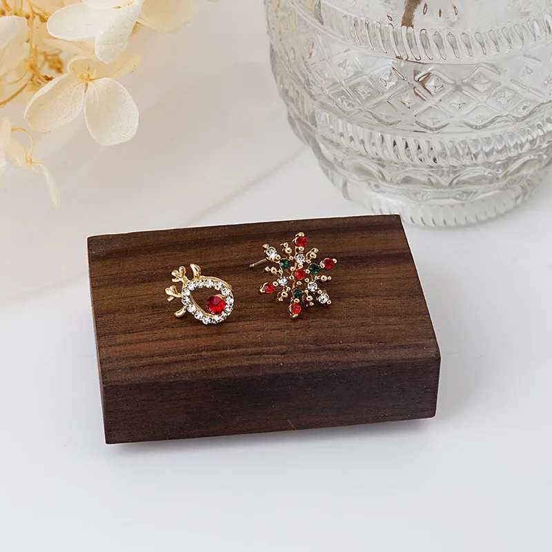 New Christmas Deer Stud Earrings for Women Cute Animal Elk Rhinestone Earring Merry Christmas New Year Wedding Jewelry Gifts