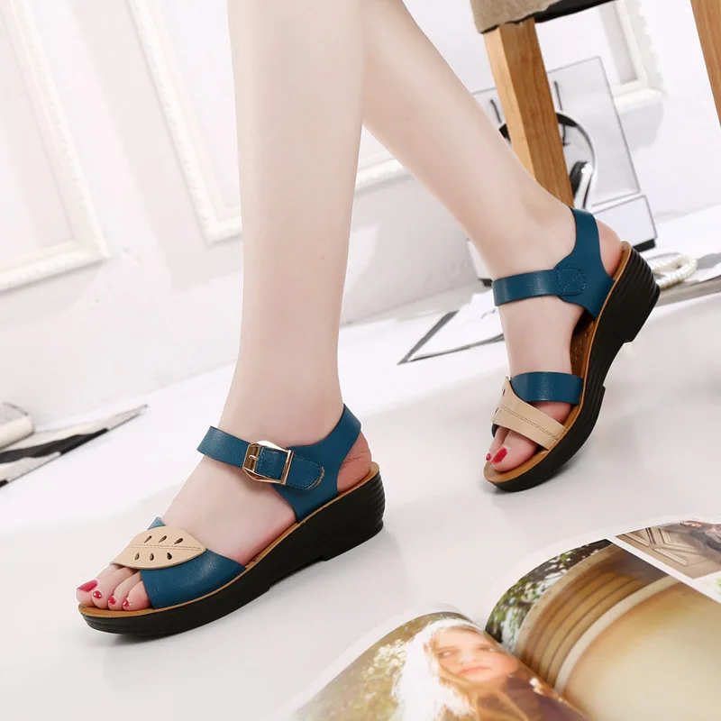 summer Mother shoes flat sandals women aged leather Soft bottom mixed colors fashion sandals comfortable old shoes 2019