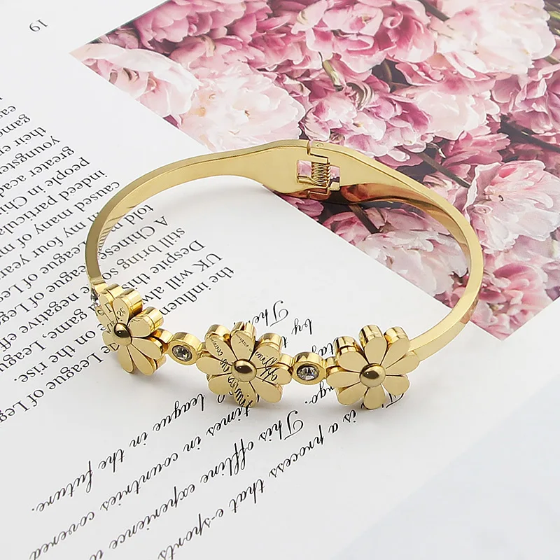 Cute Crystal And 3 Chrysanthemum Shape Bracelets & Bangle Stainless Steel Spring Open Gold Color Bangle For Women Brand Jewelry