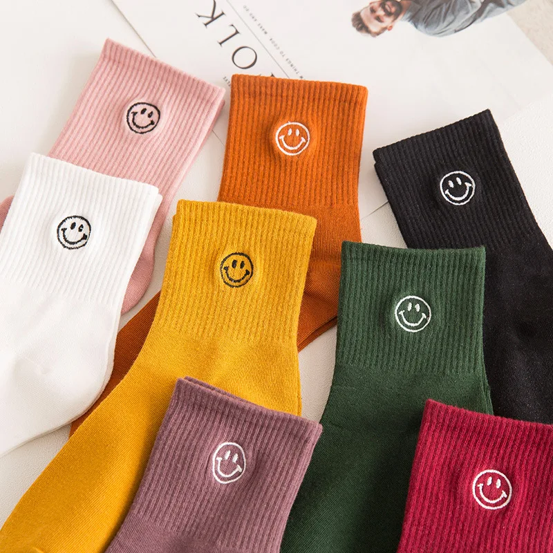 skarpetki z kreskówek buźka śmieszne harajuku kobiety kawaii słodkie szczęśliwe streetwear bawełniane skarpetki damskie kobieta skarpety femme chaussettes
