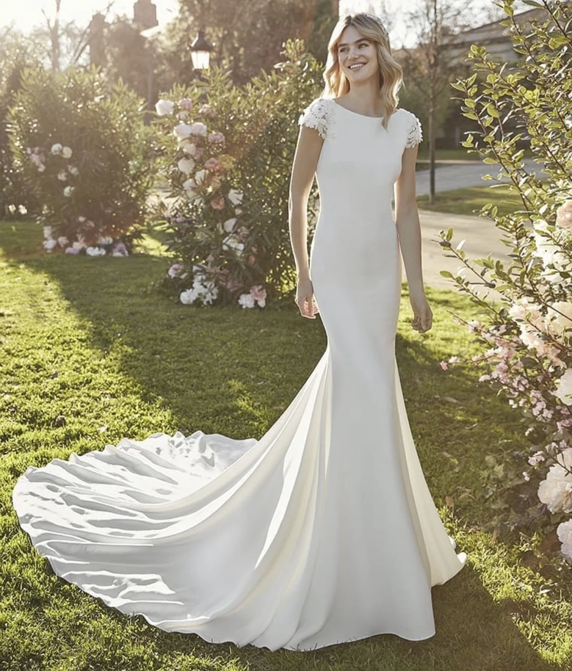 Vestido De novia De sirena con cuello redondo y lentejuelas, traje elegante De satén con Espalda descubierta, cola De barrido, 2024