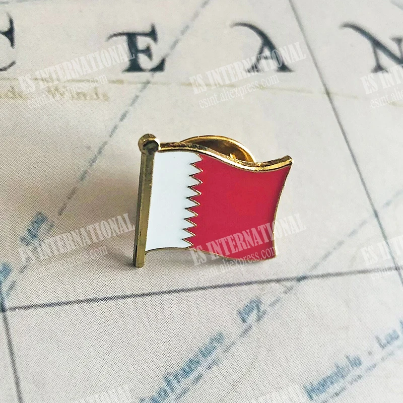 Qatar National Flag Crystal Epoxy Metal Enamel Badge Brooch  Collection Souvenir Gifts  Lapel Pins Accessories  Size1.6*1.9cm