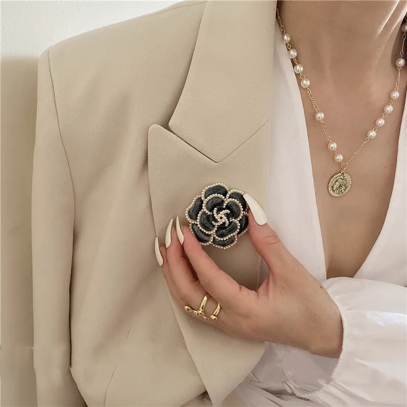 Hot Fashion Brand Camellia Pearl Brooch 5*5cm Noble Versatile Woman Letter C Stereoscopic Brooch