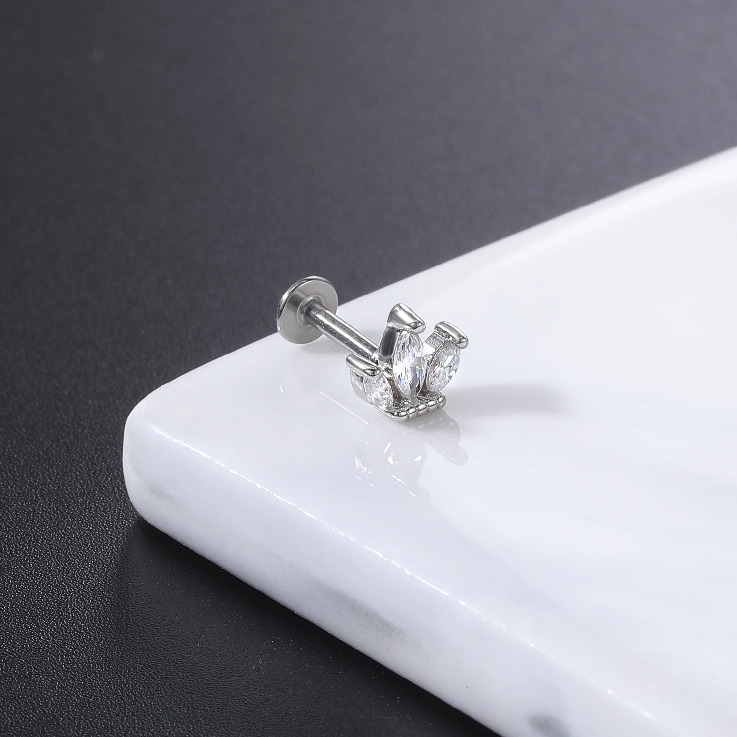 ZS 16G Zircon Môi Nhọn Trăng Hoa Labret Xuyên Thép Không Gỉ Bông Bông Tai Đồng Xoắn Ốc Xà Cừ Bông Tai Trái Tim Môi bông Nữ