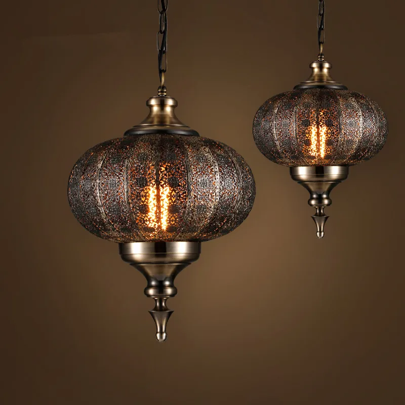 Southeast Asia Balance Yi Iron Pendant Lights LED Carved Hollow Retro Lamps for Dining Room Restaurant Lantern De Lamp