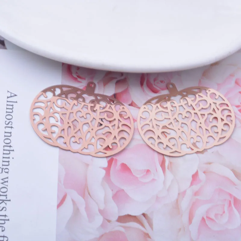 30 Stück AB6751 28*35mm lackierter Messing-Halloween-Kürbis-Anhänger Gemüse-Anhänger DIY Schmuck Ohrring-Zubehör – Detail 8
