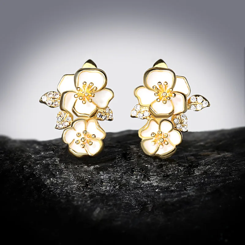 Fashion Elegant Lady Handmade Enamel Earring White Flower Temperament Lady Earring Golden Flower Lady Earrings Jewelry