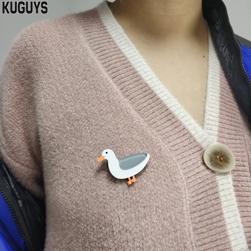 Cute Animal Duck Brooch for Women Lovely Girl Acrylic Jewelry Collar Badges Bag Pins Trendy Accessories