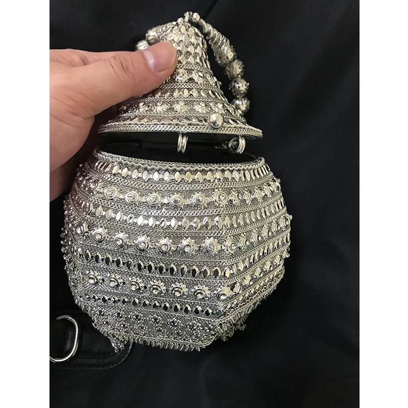 DOYUTIG  Indian Vintage Hand-Made Metal Handbag Women\'s Shiny Rhinestone Tassel Wedding Clutches Female Luxury Evening Bags F742