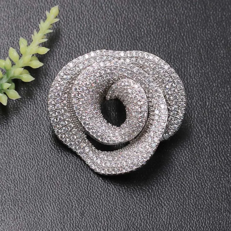 Vanifin Fashion Jewelry Distinctive Design Hollow Snow Flower Brooch Pendant Dual Use for Wedding MicroPaved Luxury Popular Gift