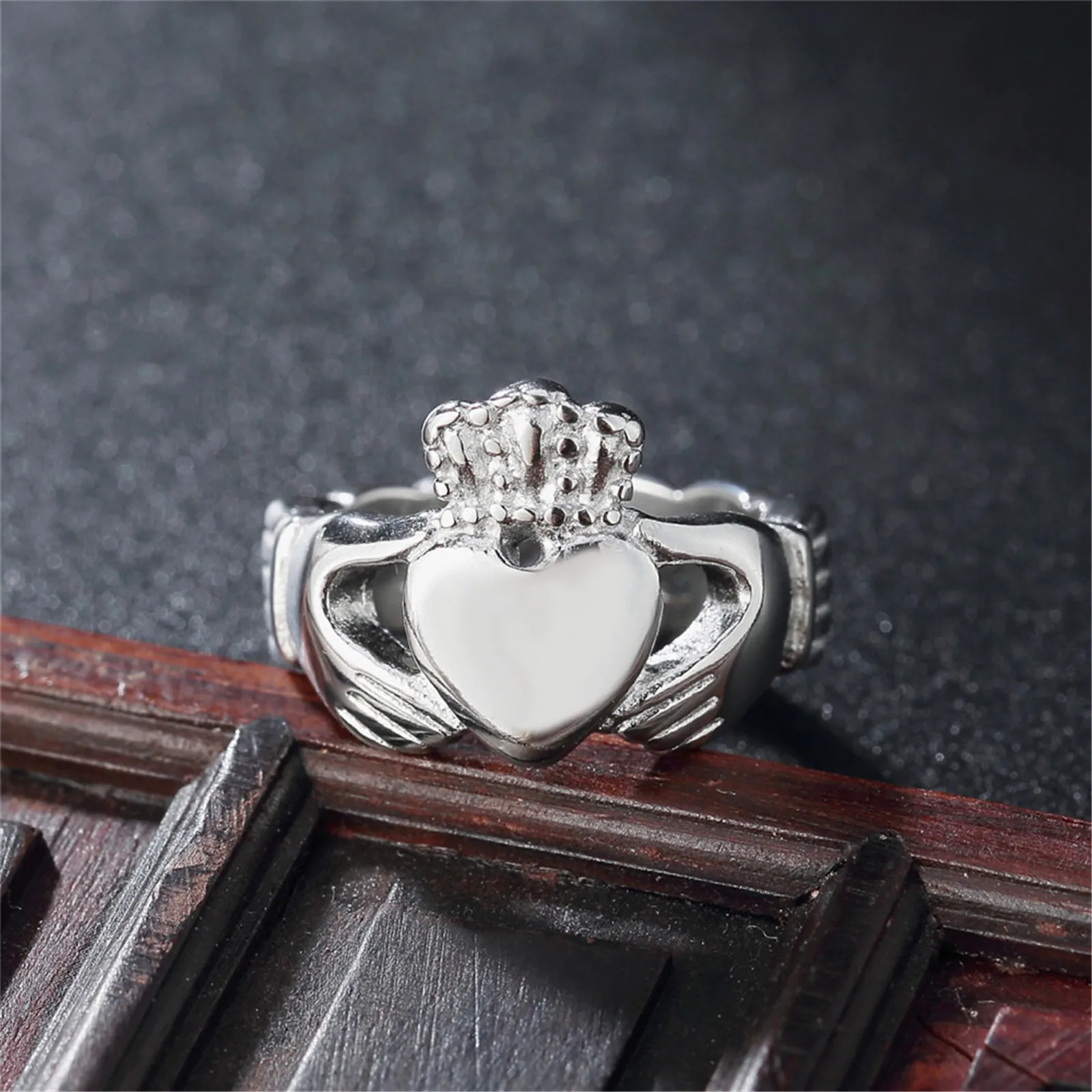 Claddagh Stainless Steel Ring Celtic Irish Traditional Style Gold Silver Color for Women and Men Queen of Hears Hands Crown