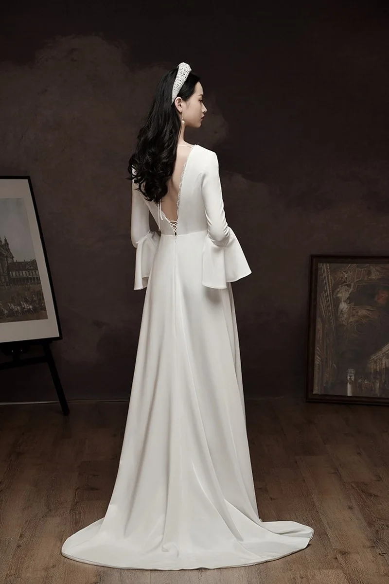 2021 Eenvoudige Stijl Elegante V-hals Backless Lange Mouwen Vintage Satin Lace Bruid Trouwjurk