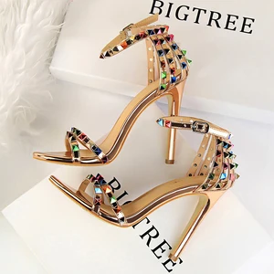 BigTree weibliche Sandalen römischer Stil, mit Nieten, hohen Schuhen, sexy Stiletto, für Party 10 Hauptverkäufe Sandalia High Heel - №5