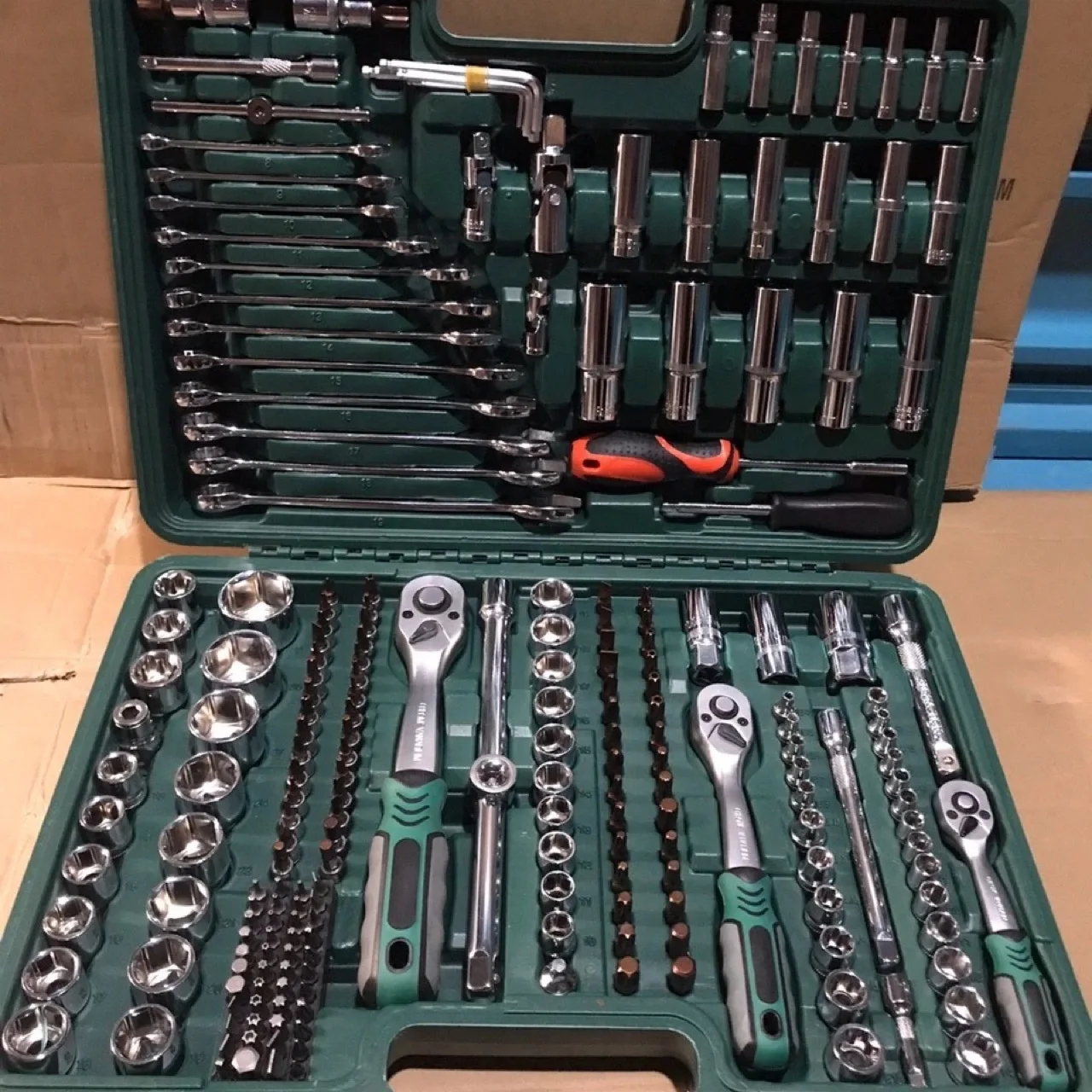 

Auto repair kit 216 pieces socket wrench auto protection tool 72 teeth quick wrench combination kit