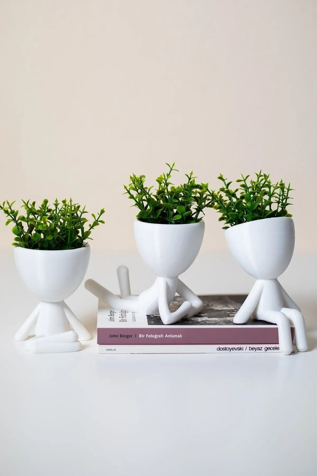 Humanoid Pots White 4 Piece Set Artificial Decorative