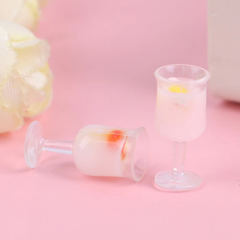 4Pcs/lot 1:12 Dollhouse Miniature Strawberry Juice Milkshake Cups Doll Kitchen Accessories Model Toy