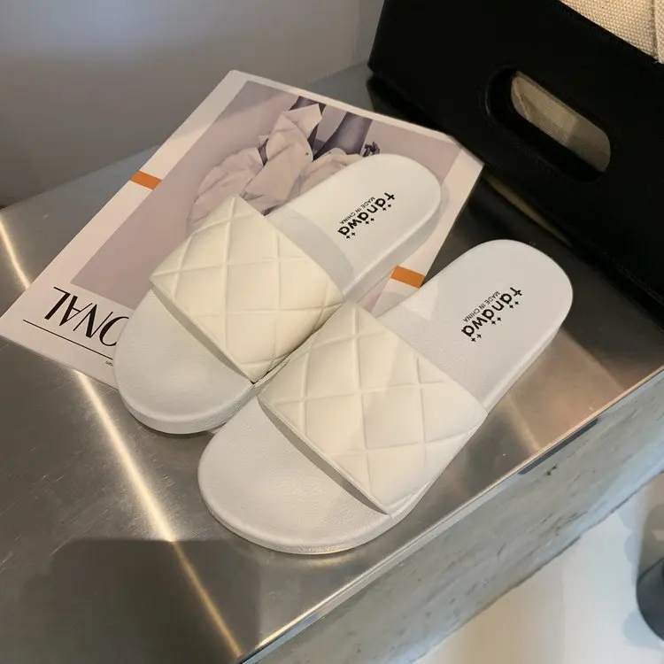 

Женские новые тапочки, искусственная кожа, Летние Повседневные тапочки для отдыха, однотонные пляжные тапочки модные и удобные