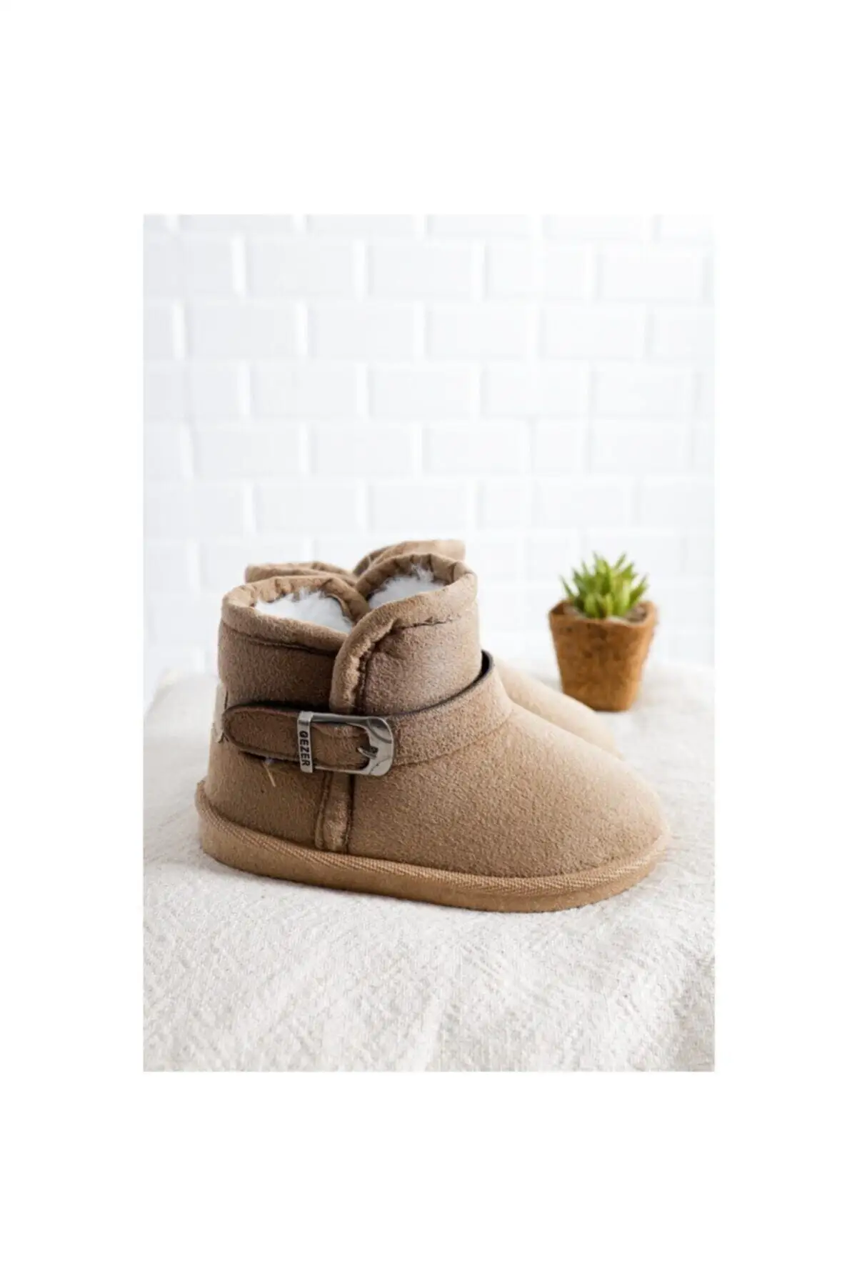 Unisex Baby Brown with Furs Inside Panduf